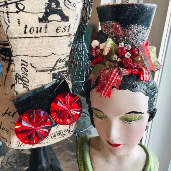 Vintage Christmas Red Acrylic Pinwheel Earrings - Picture 4 of 6